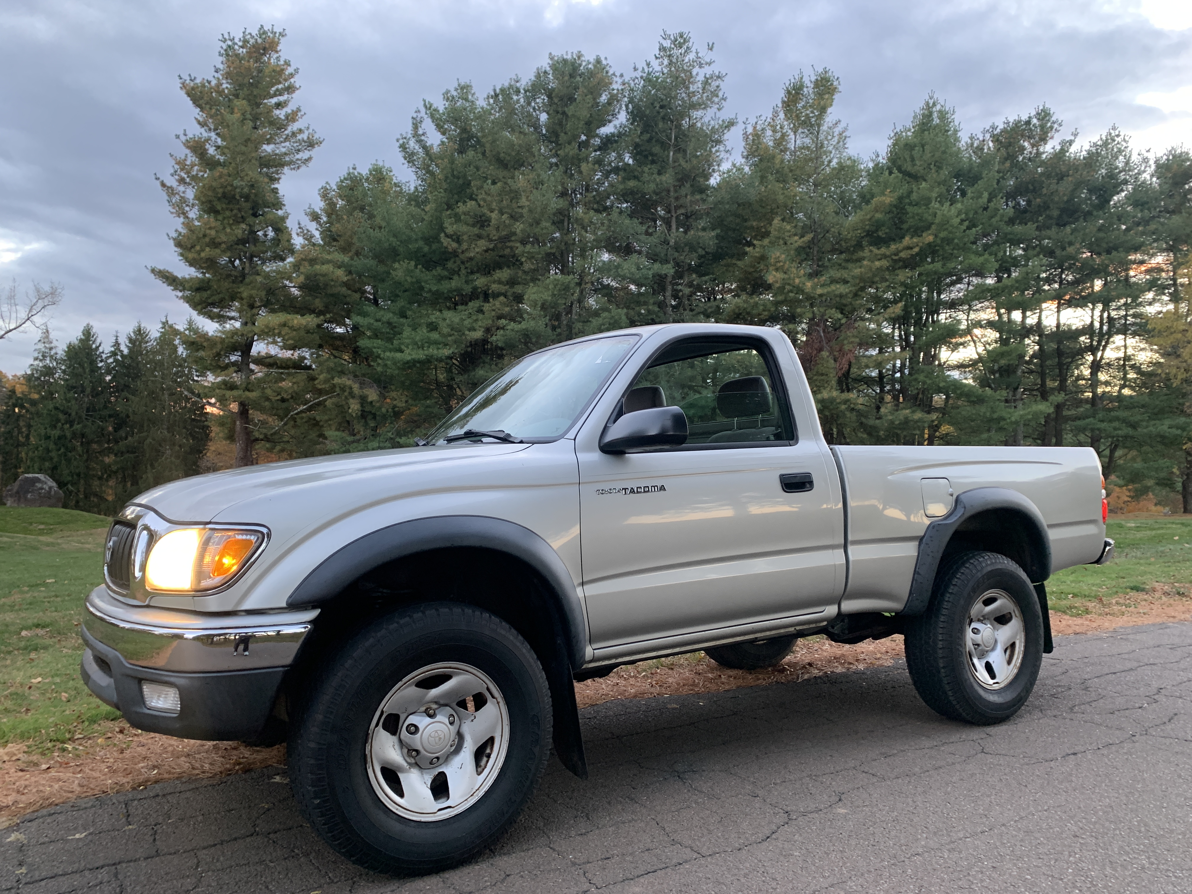 2004 Toyota Tacoma SR5 4x4 Pickup — photo 8